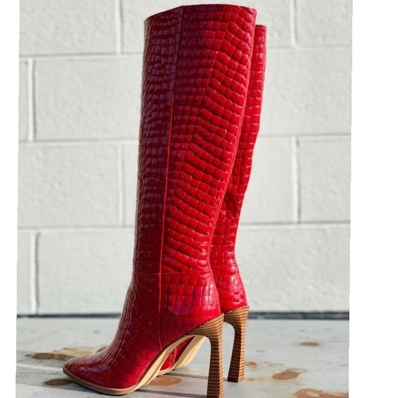 Vince Camuto Pelsna Croc Embossed 